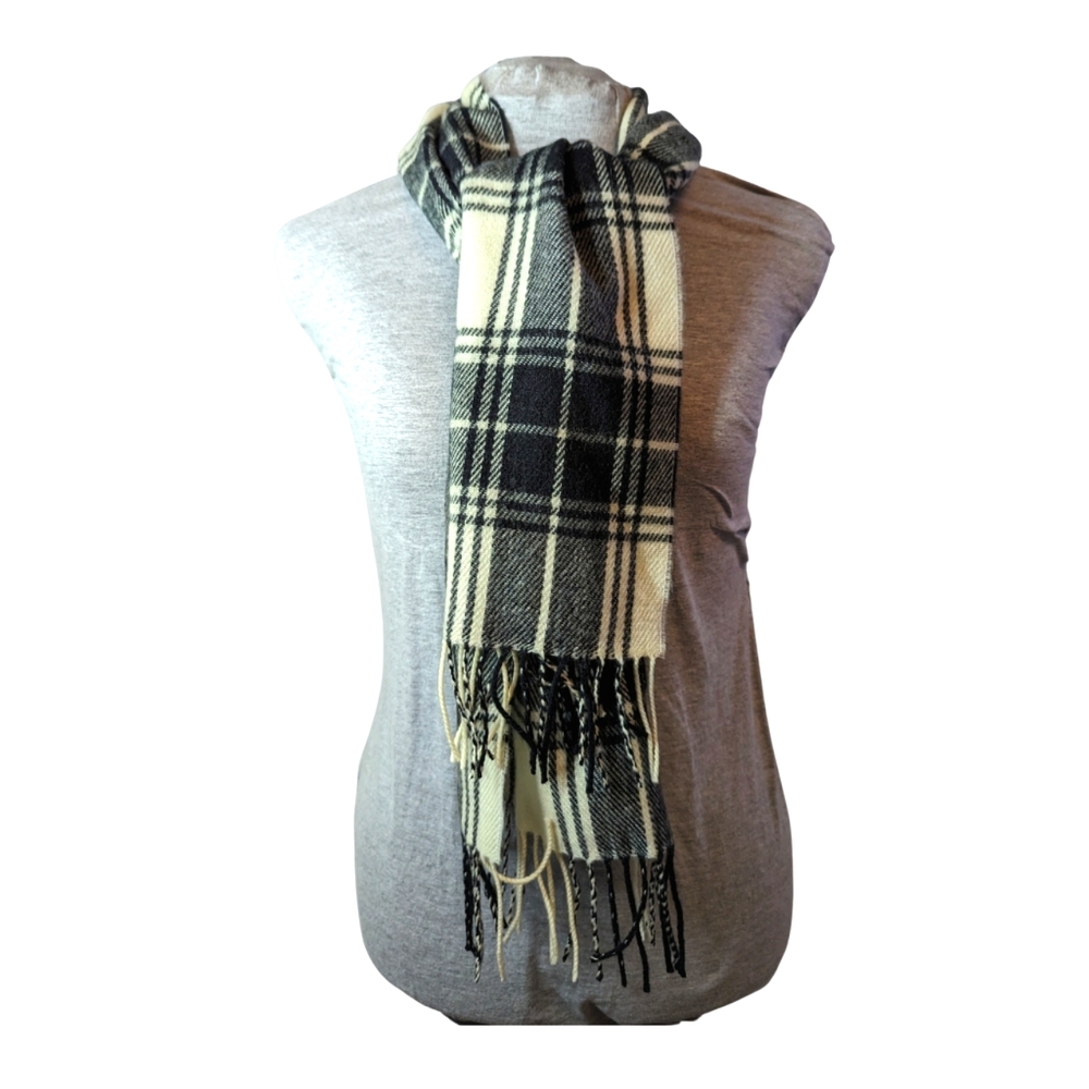 Conquista cream & black plaid acrylic scarf EUC